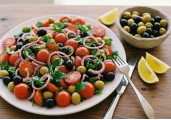 Zeytinli Domatesli Salata - Tarif Fotoğrafı
